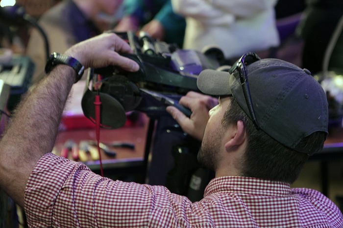 We learned how to maintain a vacuum, fix a flat bike tire, reduce household waste, rewire a lamp, replace a button, and darn a sock at mini workshops throughout the day.